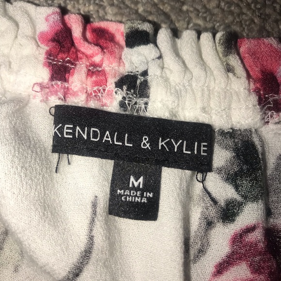 Kendall and Kylie off the shoulder floral top - Picture 3 of 3